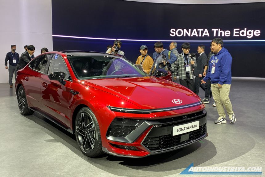 Sharper-looking Hyundai Sonata makes public appearance at SMS 2023 image