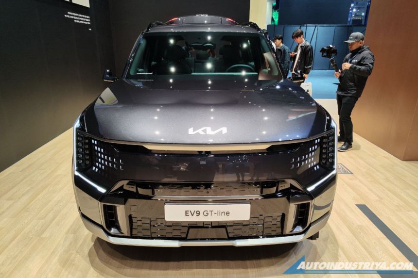Seoul 2023: Kia unveils all-new flagship EV9 SUV to the public image