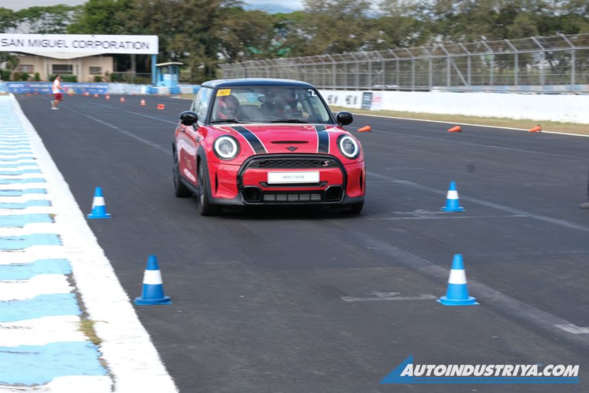 Circuit Drive: 2023 Mini Cooper S 3-door image