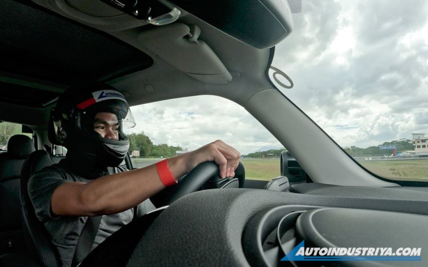 Circuit Drive: 2023 Mini Cooper S 3-door image