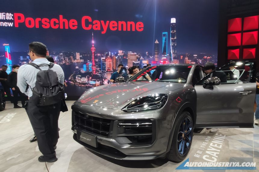 2023 Shanghai: New-look Porsche Cayenne makes public debut image