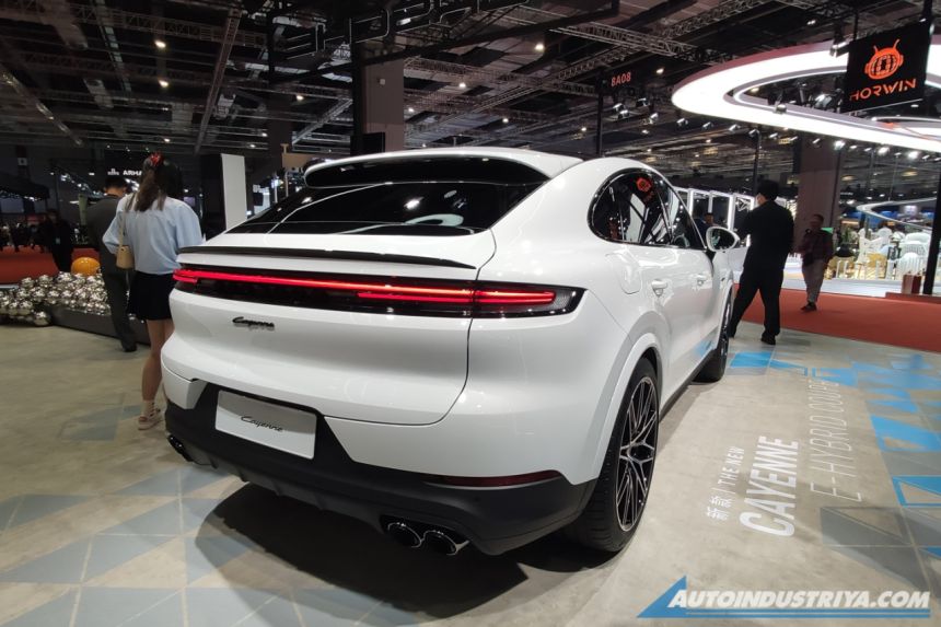 2023 Shanghai: New-look Porsche Cayenne makes public debut image