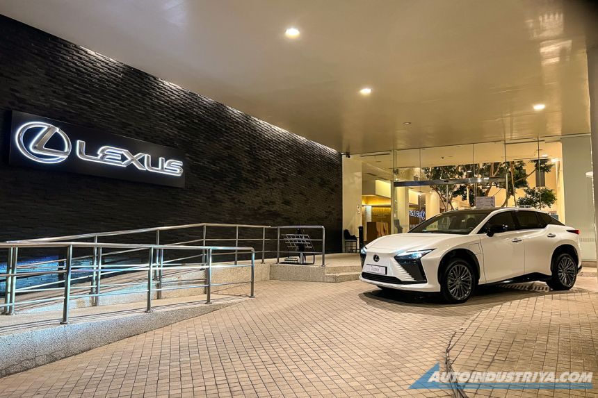 PHP 4.828M will get you 2023 Lexus RZ 450e EV image