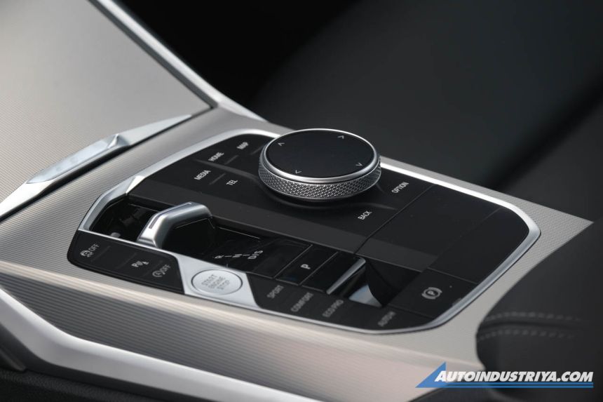 2023 BMW 318i Sport 2.0L Turbo 8-AT image