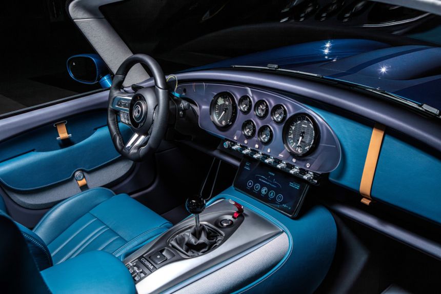 Snakebite: 2024 AC Cobra GT Roadster has bigger body, 663 PS V8 image
