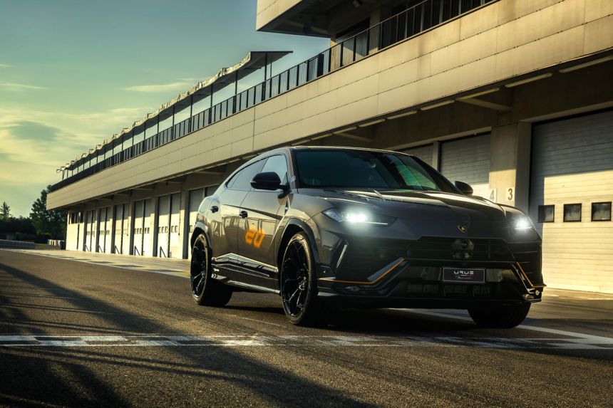 Lamborghini makes special Urus for Essenza SCV12 owners only image