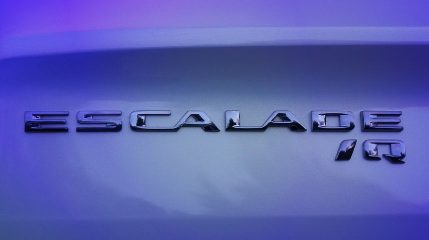 Cadillac to reveal electric version of Escalade image