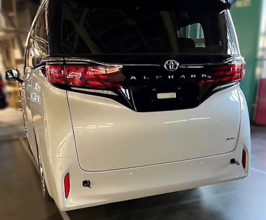LOOK: All-new Toyota Alphard spotted in the metal image