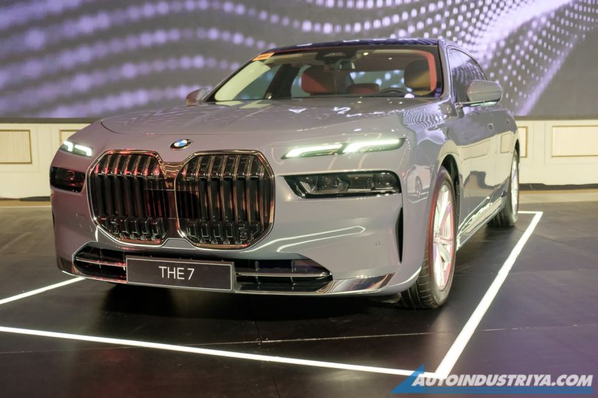 BMW 7 Series: Do PH customers prefer 735i or i7 EV? image