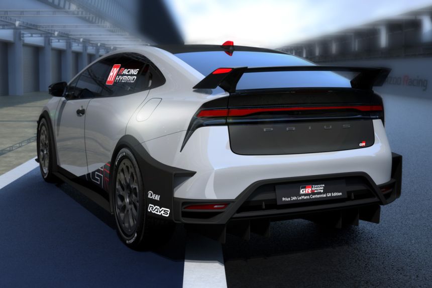 Toyota builds special Prius for Le Mans image
