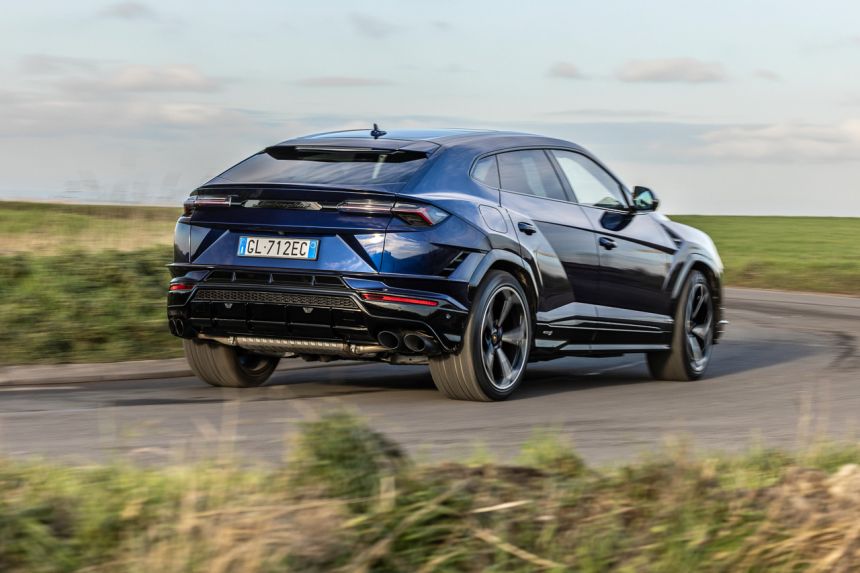 Lamborghini Urus to be PHEV only starting 2024? image