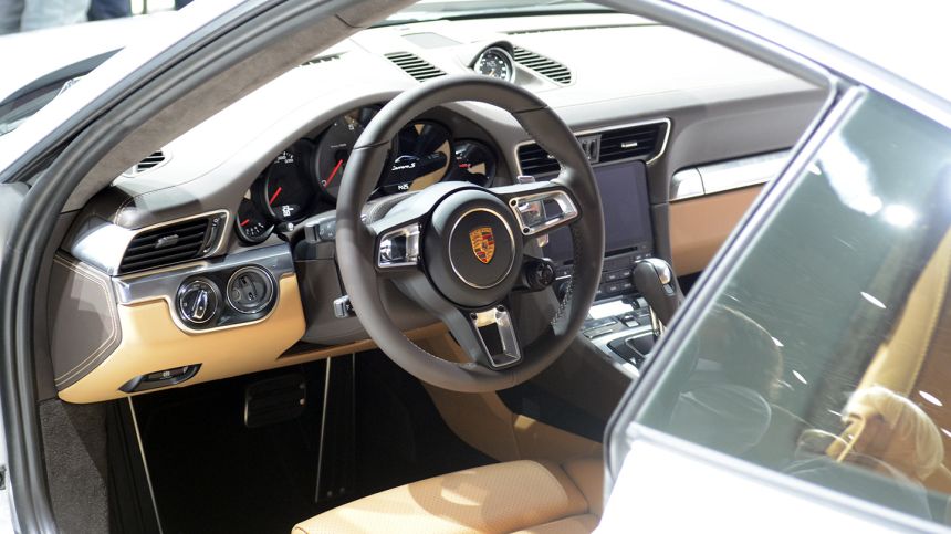 Frankfurt 2015: Refreshed Porsche 911 makes global debut image