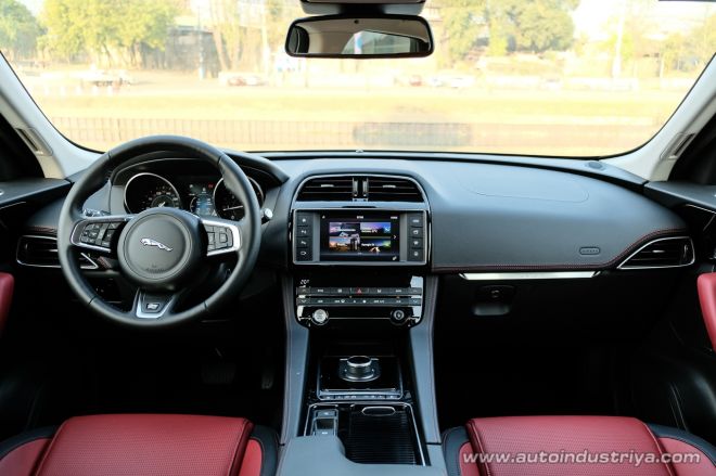 2018 Jaguar F-Pace 2.0L R-Sport AWD image