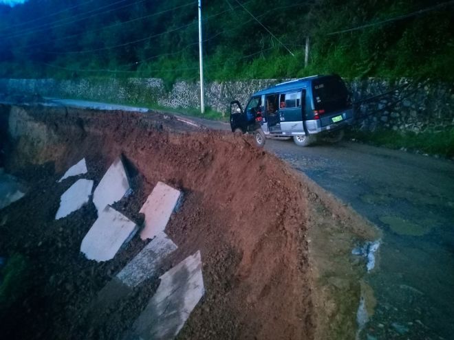 Section of Acop-Kapangan-Kibungan-Bakun Road collapses image