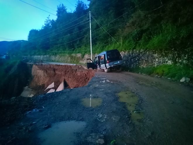 Section of Acop-Kapangan-Kibungan-Bakun Road collapses image