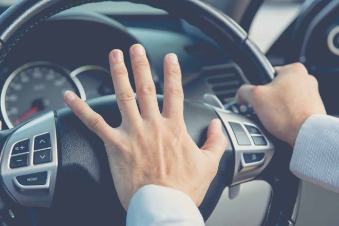 Driven to distraction: What NOT to do behind the wheel image