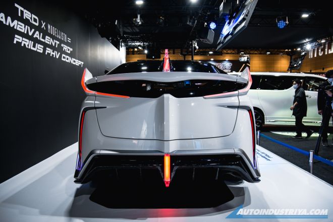 Modellista, TRD tuned Prius PHV Concept looks like a Gundam image