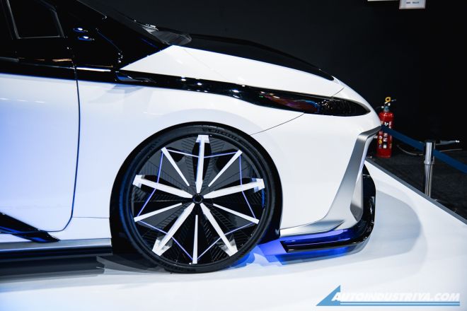 Modellista, TRD tuned Prius PHV Concept looks like a Gundam image