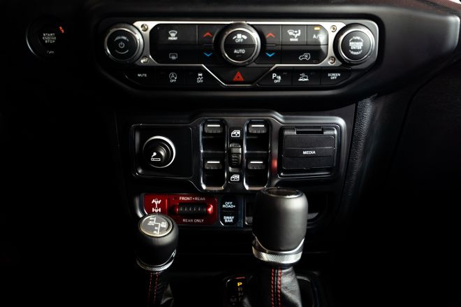 Conquer any terrain with 2021 Jeep Gladiator, starts at PhP 3.790M image