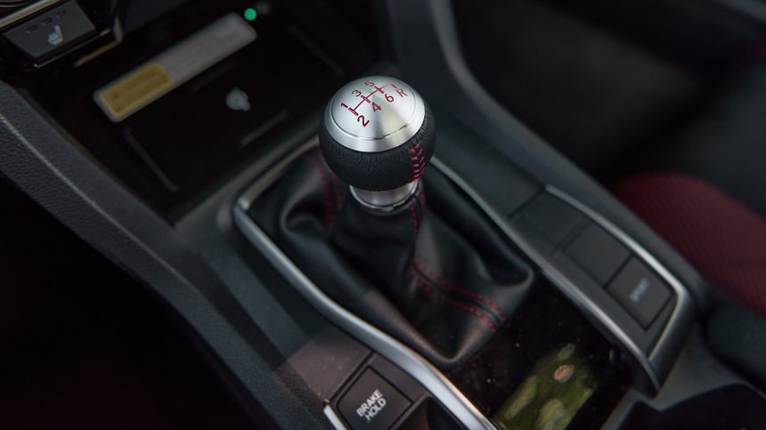 Honda will keep manuals for the all-new Civic image