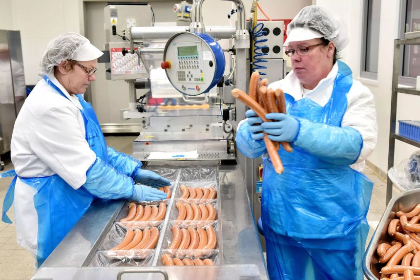 Volkswagen to stop making famous Currywurst sausages image