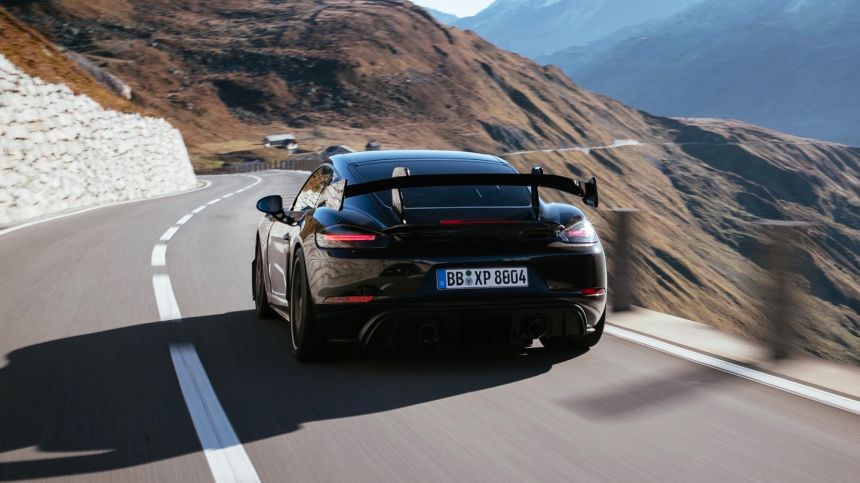 Porsche wants to slay supercars with 718 Cayman GT4 RS image