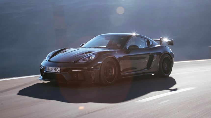 Porsche wants to slay supercars with 718 Cayman GT4 RS image
