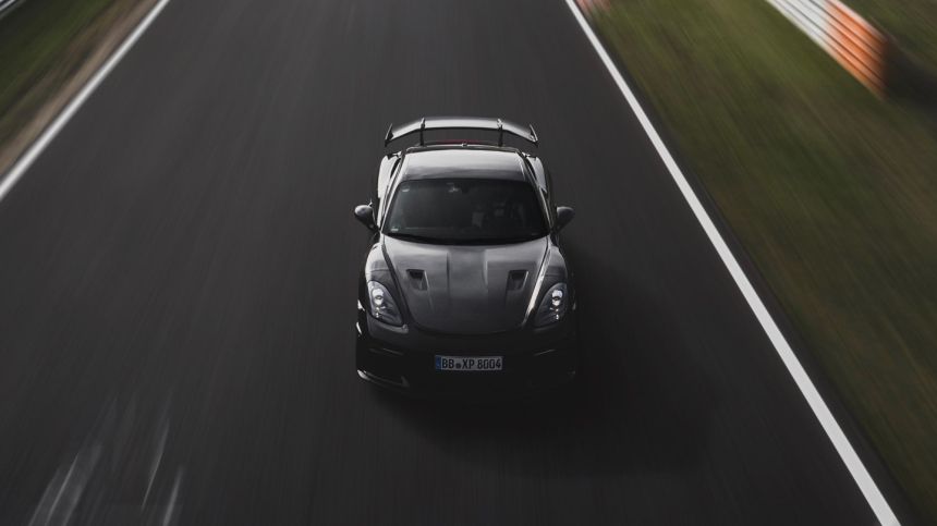Porsche wants to slay supercars with 718 Cayman GT4 RS image