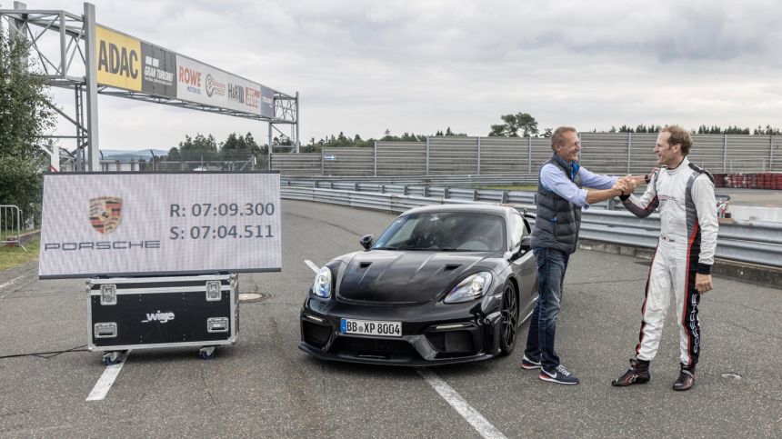 Porsche wants to slay supercars with 718 Cayman GT4 RS image