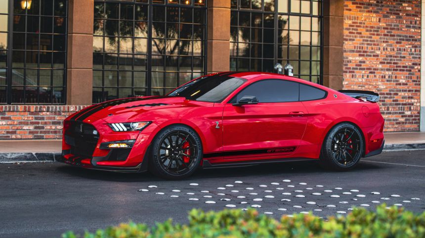 Shelby GT500KR is 900 horsepower of American muscle image