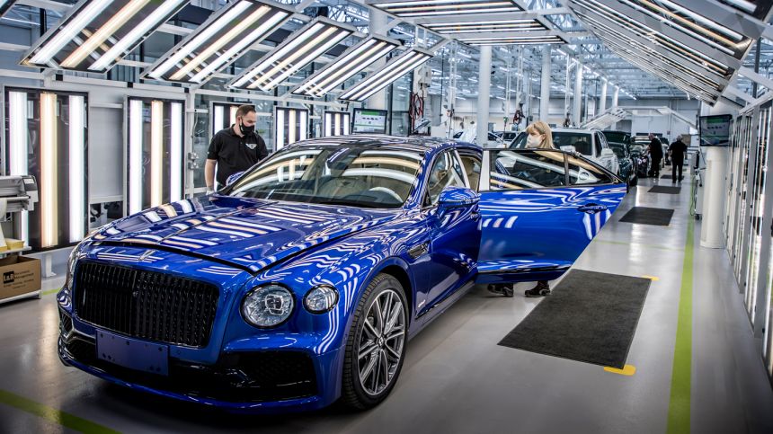 Bentley promises 5 new EVs by 2030 image