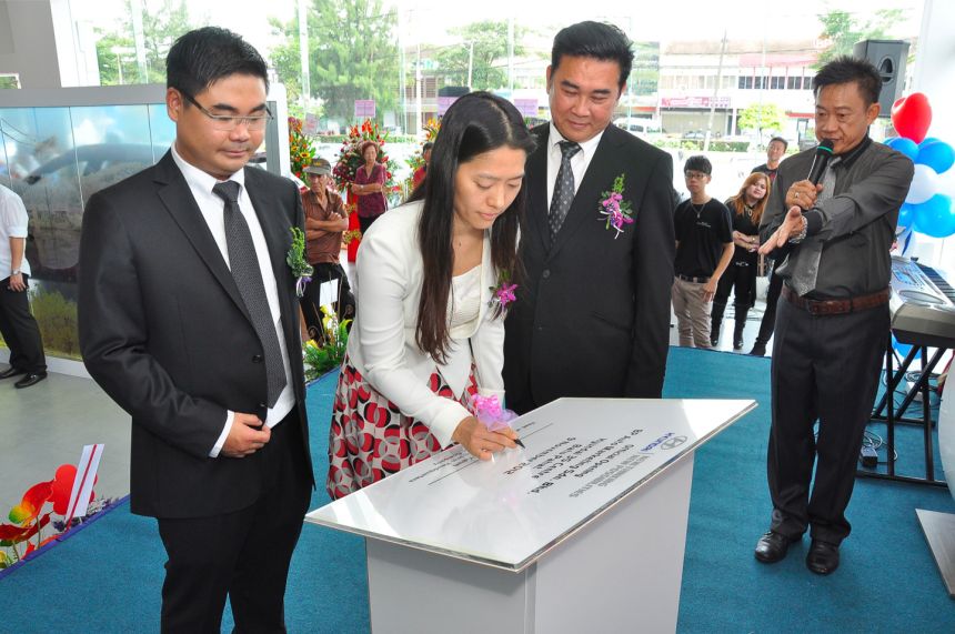 Korean lady to drive new Hyundai PH distributor? Korean lady to drive new Hyundai PH distributor? image