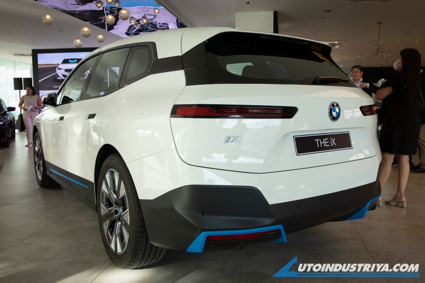 BMW iX40 BMW iX40 image