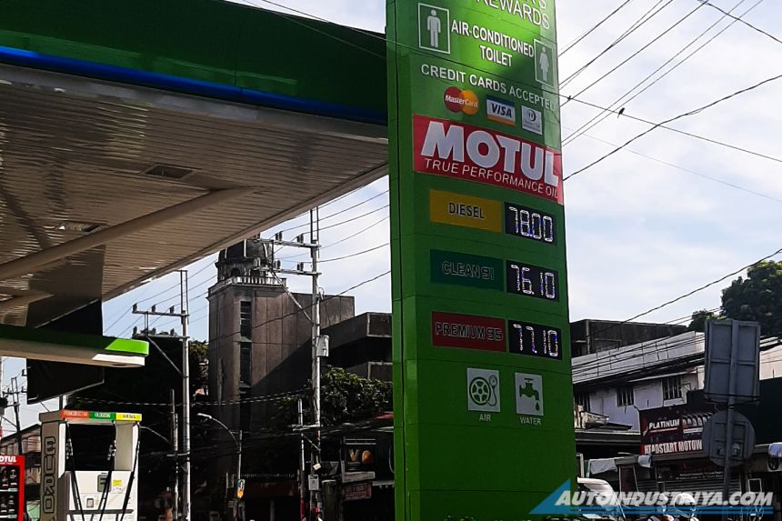 Look: Gas stations bump up prices today Look: Gas stations bump up prices today image