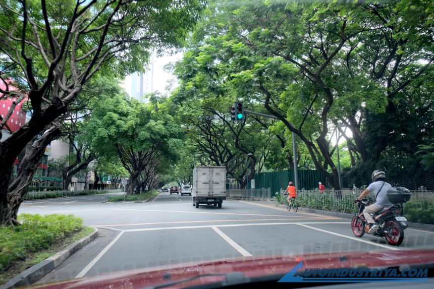 Sunday Drive: Cafe hopping and car-spotting in Makati Sunday Drive: Cafe hopping and car-spotting in Makati image