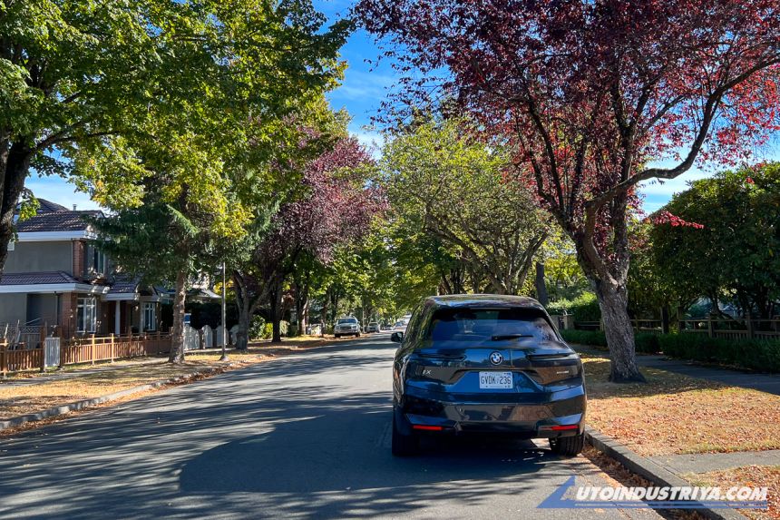 BMW iX electric drive BMW iX electric drive image