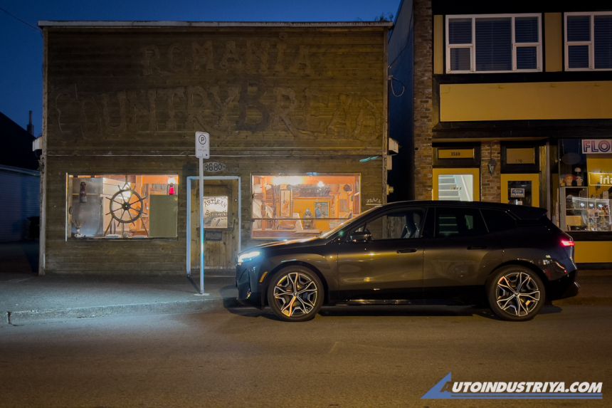 BMW iX electric drive BMW iX electric drive image