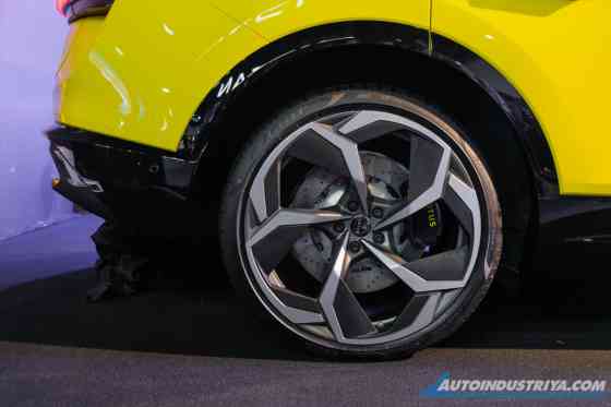 2024 Lotus Eletre R electrifies with PHP 9.999M introductory price 2024 Lotus Eletre R electrifies with PHP 9.999M introductory price image