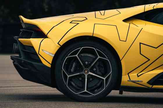 DIY Alignment: Lamborghini testing a trick device to slash lap times DIY Alignment: Lamborghini testing a trick device to slash lap times image