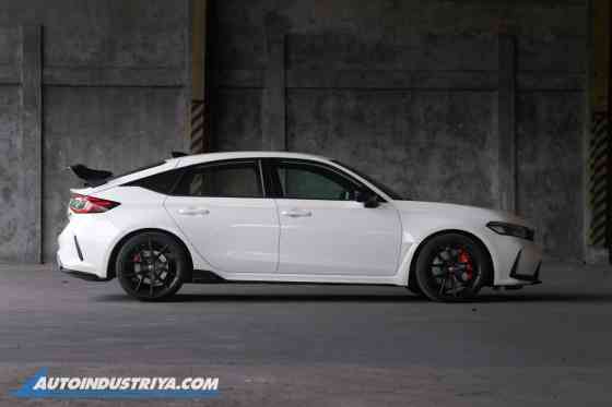 2024 Honda Civic Type R with Sensing 2024 Honda Civic Type R with Sensing image