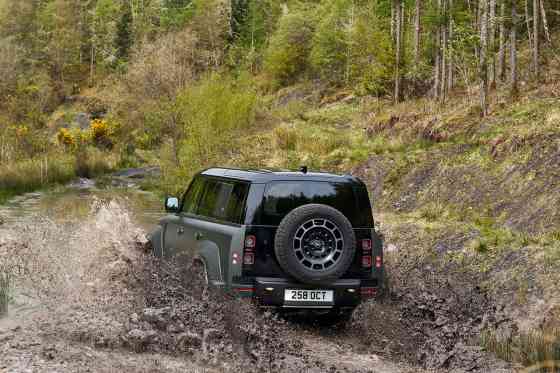 2025 Land Rover Defender OCTA can go from 0 – 100 km/h in 4 seconds 2025 Land Rover Defender OCTA can go from 0 – 100 km/h in 4 seconds image