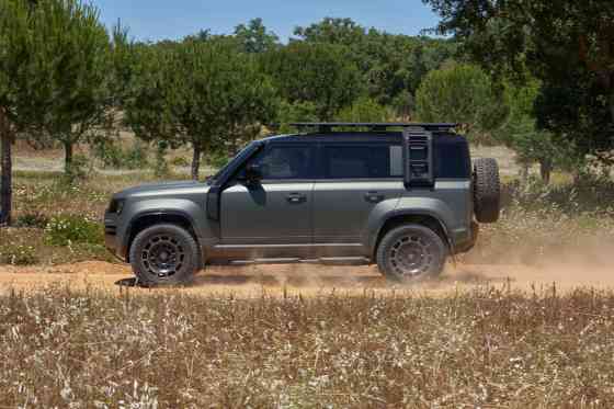 2025 Land Rover Defender OCTA can go from 0 – 100 km/h in 4 seconds 2025 Land Rover Defender OCTA can go from 0 – 100 km/h in 4 seconds image
