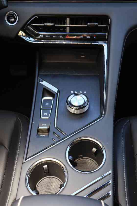 First Drive: 2024 JAC JS6, JS8 are fully loaded and ready to roll First Drive: 2024 JAC JS6, JS8 are fully loaded and ready to roll image