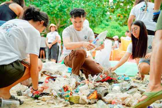 Suzuki PH joins coastal cleanup drive in Bohol Suzuki PH joins coastal cleanup drive in Bohol image