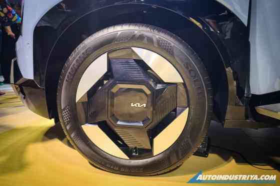 Kia gives first look at PH-spec 2026 EV5 Kia gives first look at PH-spec 2026 EV5 image