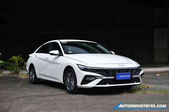 Hyundai Elantra Hyundai Elantra image