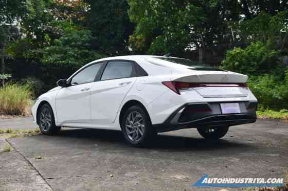 Hyundai Elantra Hyundai Elantra image