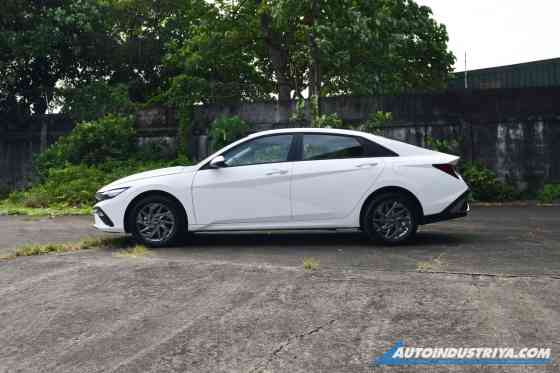 Hyundai Elantra Hyundai Elantra image