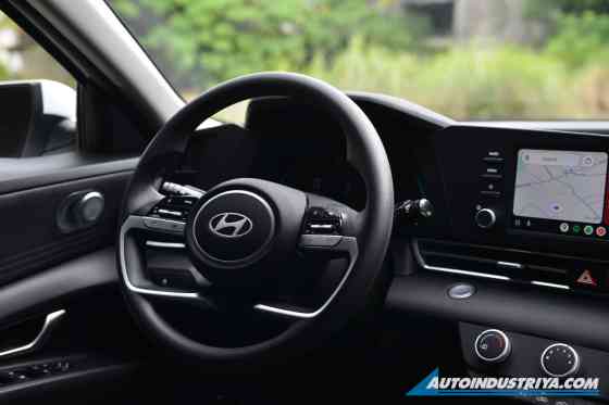 Hyundai Elantra Hyundai Elantra image