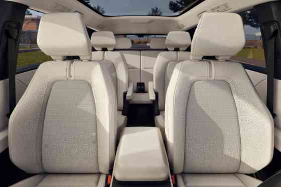 2027 Toyota Highlander has become a three-row electric SUV 2027 Toyota Highlander has become a three-row electric SUV image